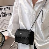 Bolsa creativa con estampado de letra mini con solapa blanco
