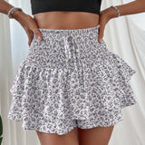 Shorts con estampado floral de cintura fruncido bajo a capas