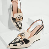 Cuccoo Everyday Collection Zapatos corte cuna con bordado floral con diseno de cadena de talon abierto