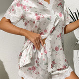 Conjunto de pijama con estampado floral con encaje en contraste de saten