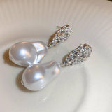 Pendientes largos con diseno de perla artificial