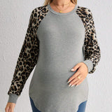 Maternidad Camiseta con estampado de leopardo de manga raglan bajo curvo