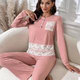 Conjunto de pijama con encaje en contraste con boton