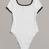 Blanco / S Body ringer tejido de canalé con bordado de letra