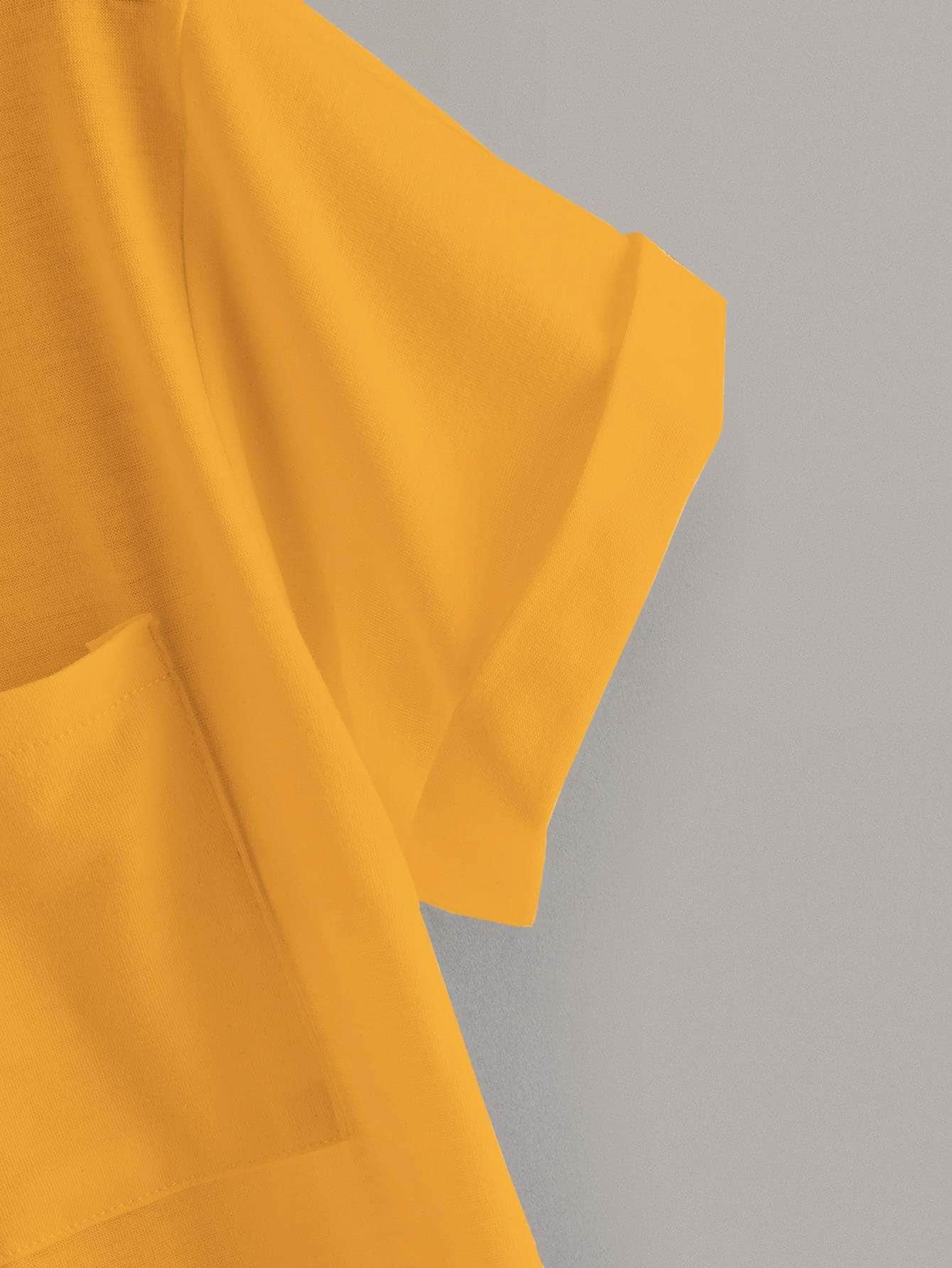 Mostaza Amarilla / L Camiseta bajo curvo con diseño de bolsillo
