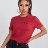 Camiseta de cuello redondo con estampado de letra