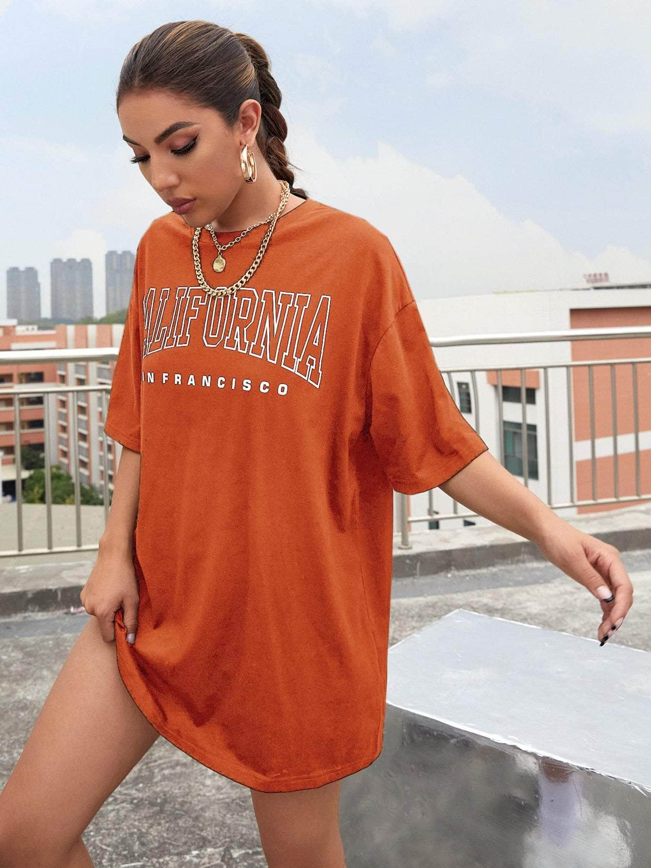 Naranja Quemada / L Camiseta de hombros caídos con estampado de letra