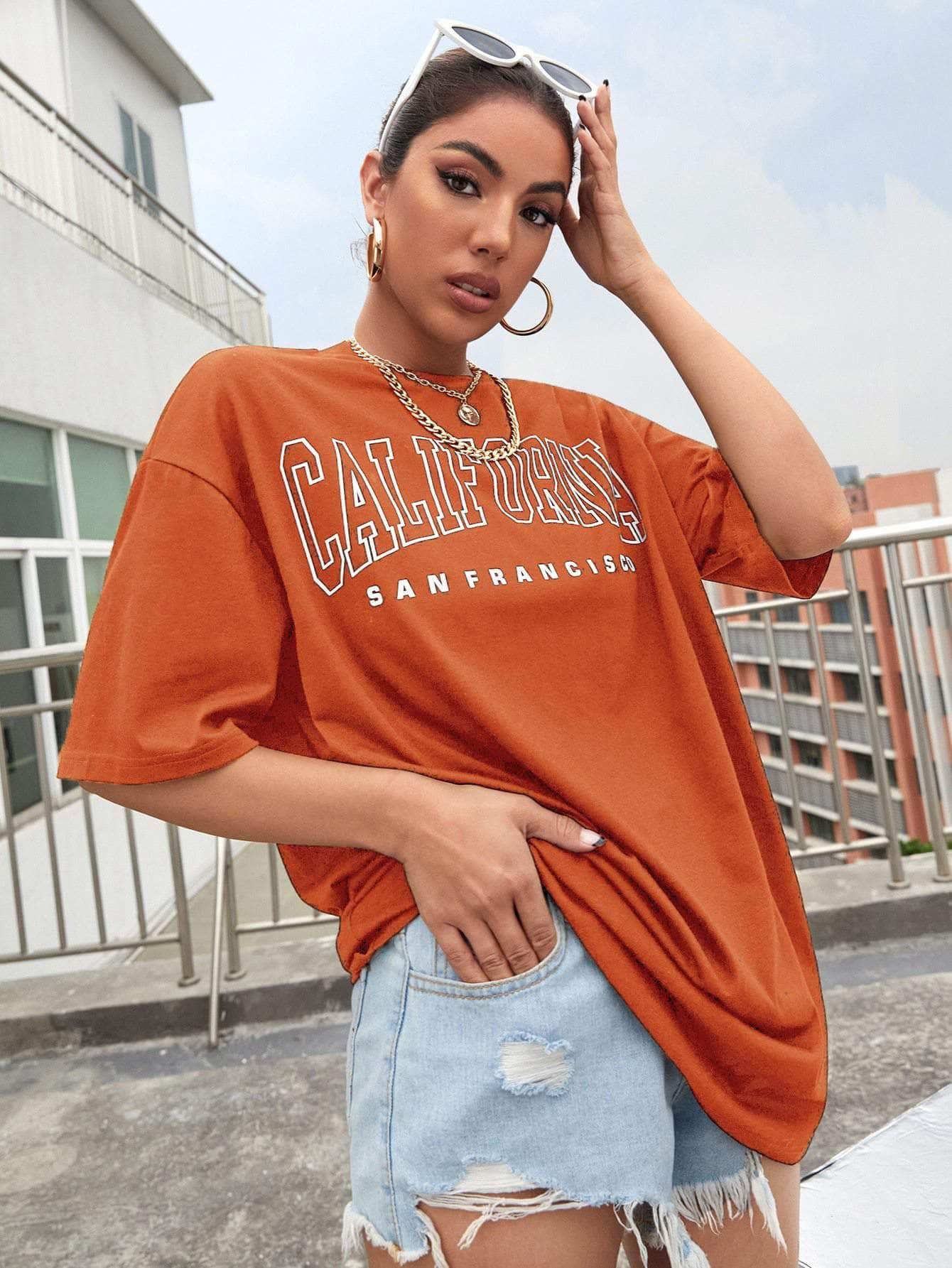 Naranja Quemada / XL Camiseta de hombros caídos con estampado de letra