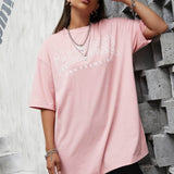 Bebe Rosa / L Camiseta de hombros caídos con estampado de letra