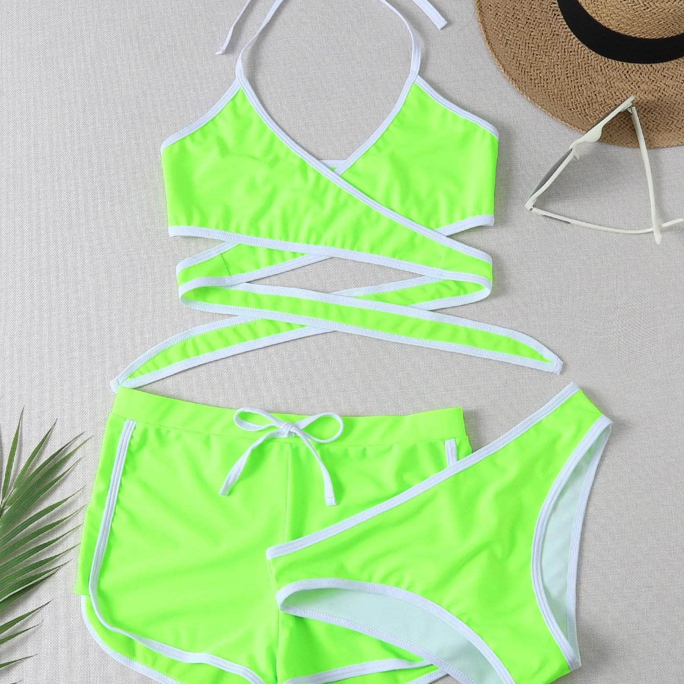 Verde / S Conjunto de bikini halter cruzado con tubería en contraste con shorts 3 paquetes