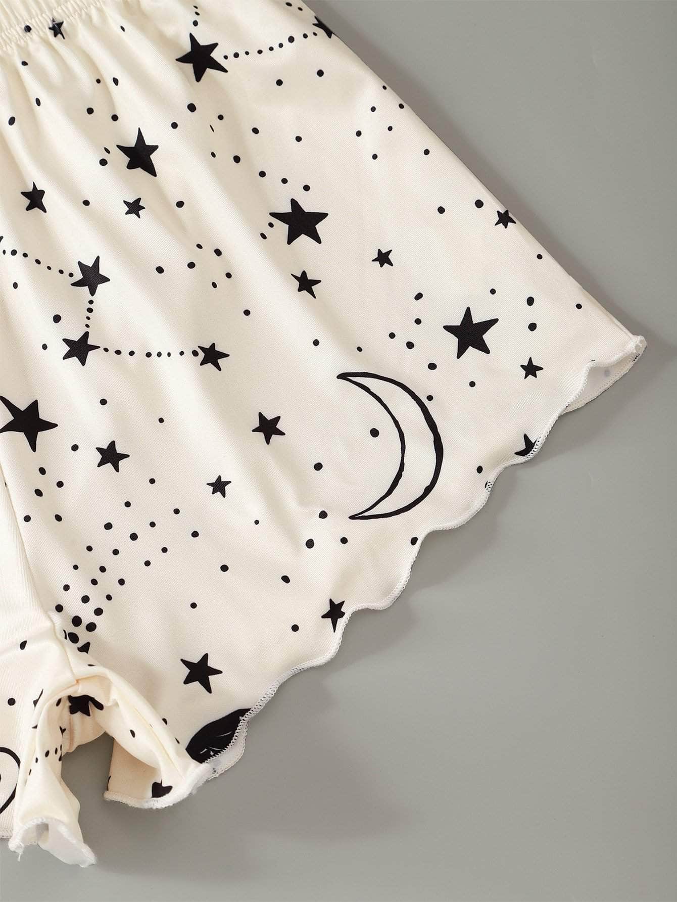 Conjunto de pijama top de tirantes corto ribete en abanico con estampado de letra y galaxia con shorts