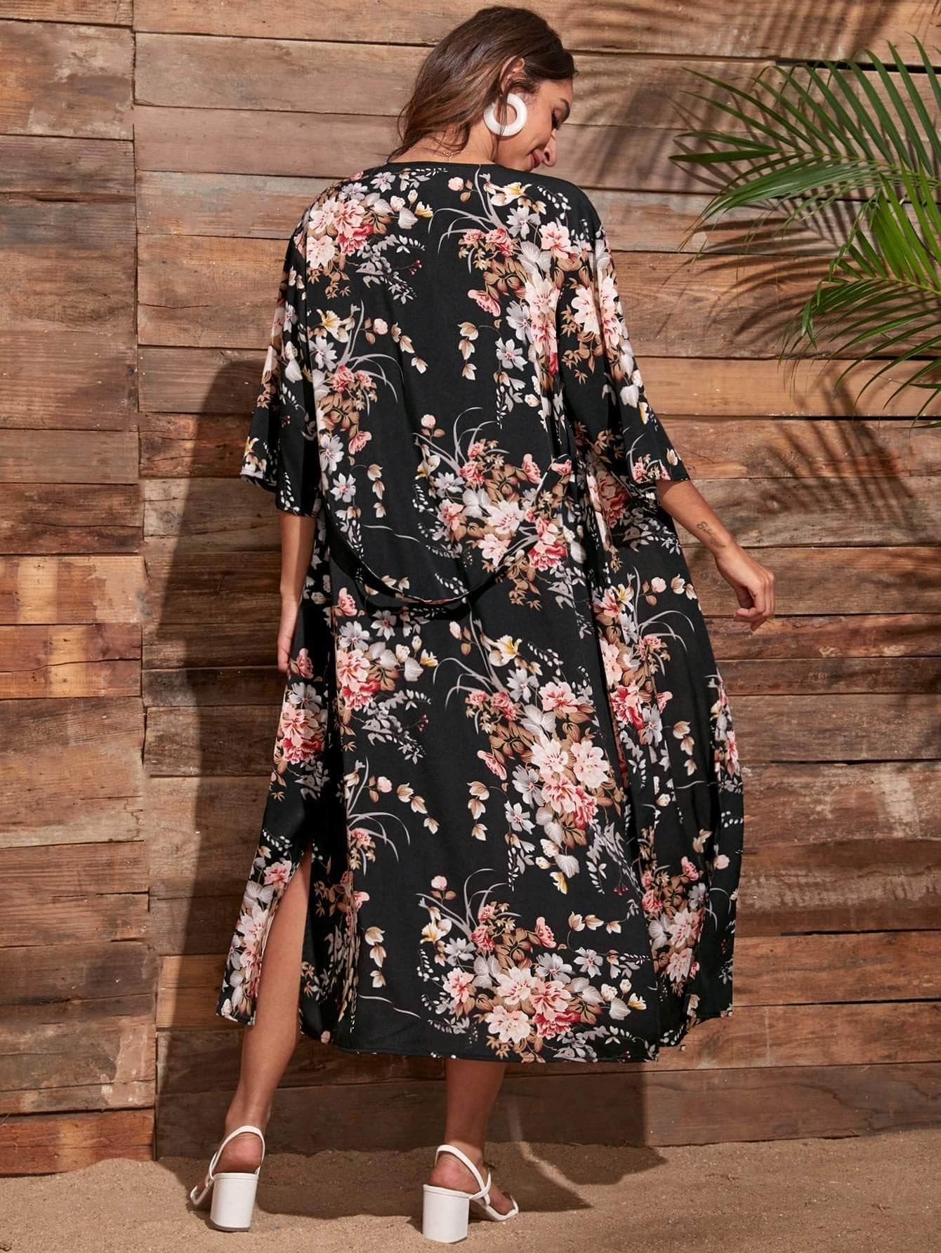 Kimono con cinturón bajo con abertura con estampado floral