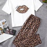 Muybonita.co conjuntosdepijamademangacorta2 Conjunto de pijama con estampado de leopardo y labio