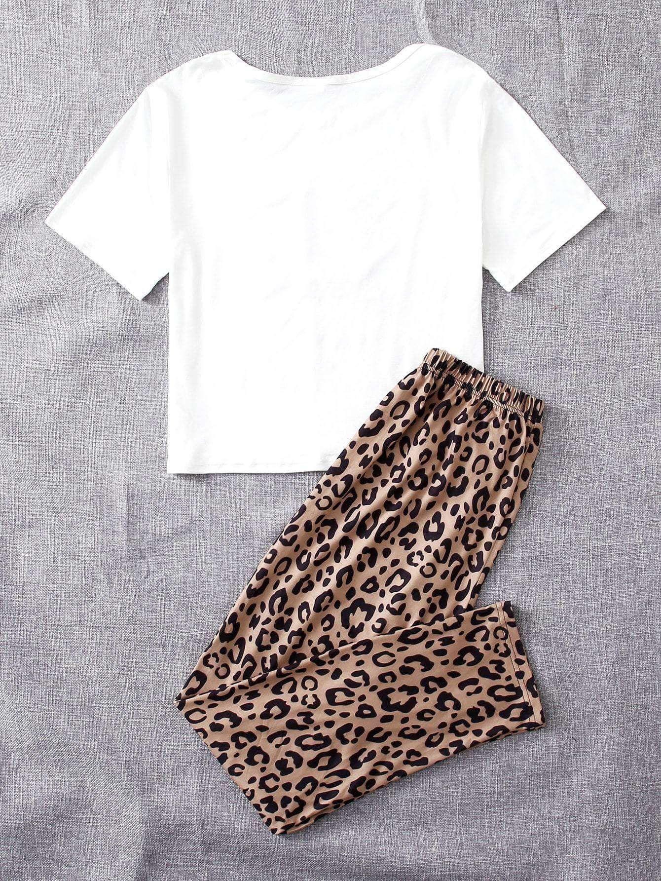 Muybonita.co conjuntosdepijamademangacorta2 Conjunto de pijama con estampado de leopardo y labio