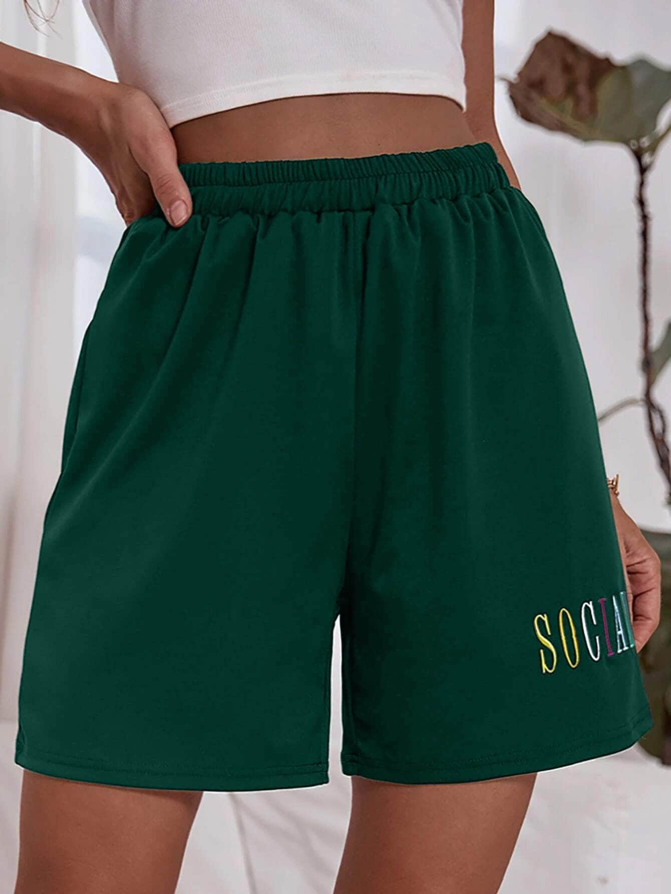 Verde Oscuro / S Shorts track con bordado de letra