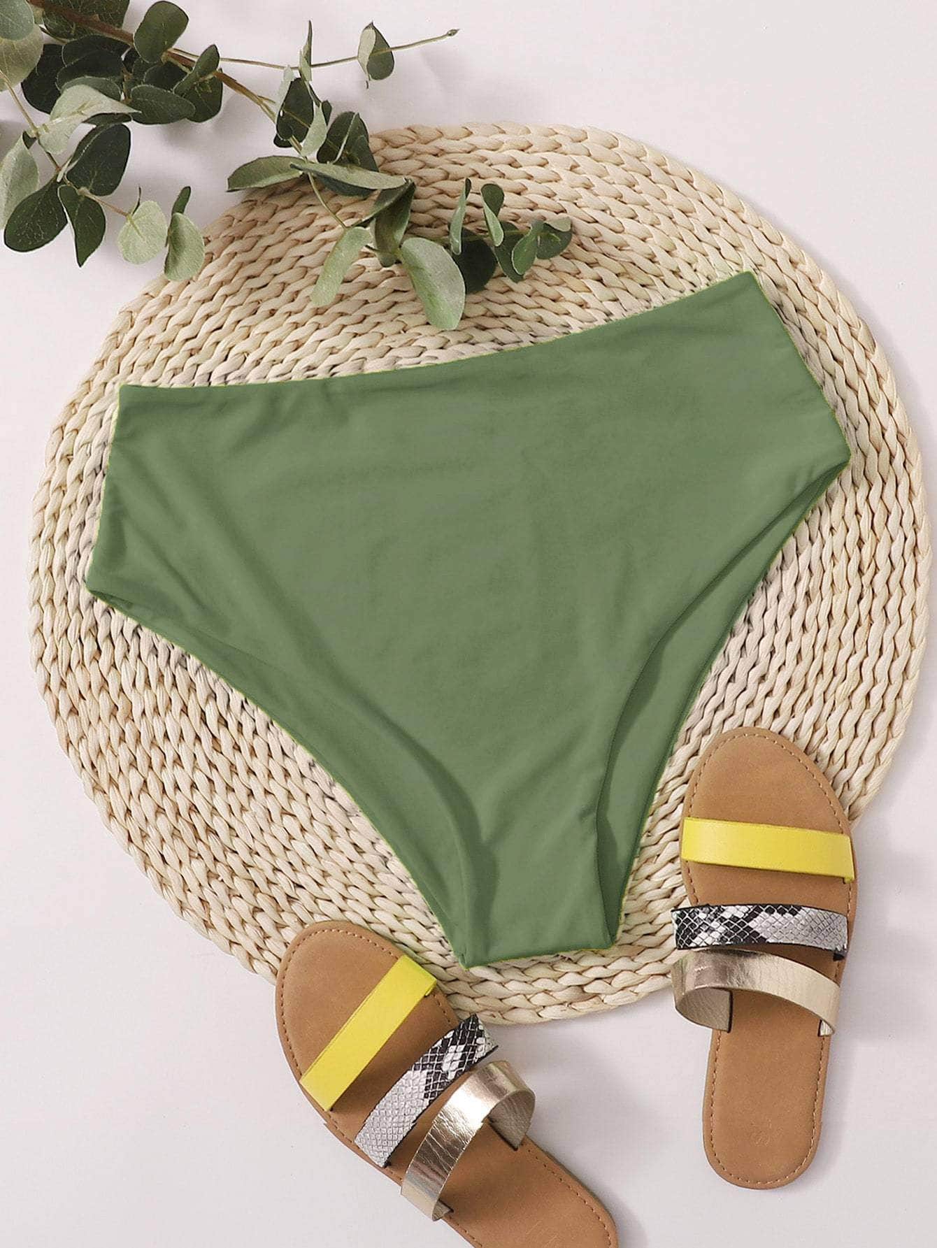 Tangas de bikini liso verde militar sexy