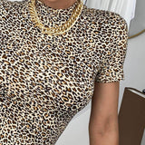 Vestido ajustado de leopardo bajo con abertura de cuello alto
